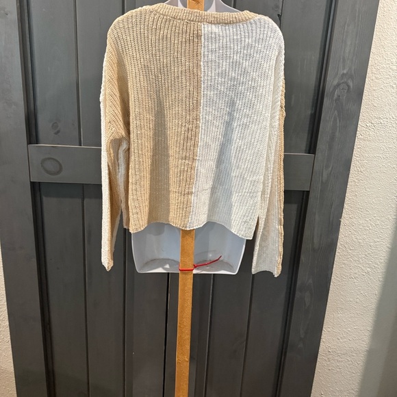 Miracle Beige and White Knit Sweater - Picture 4 of 5